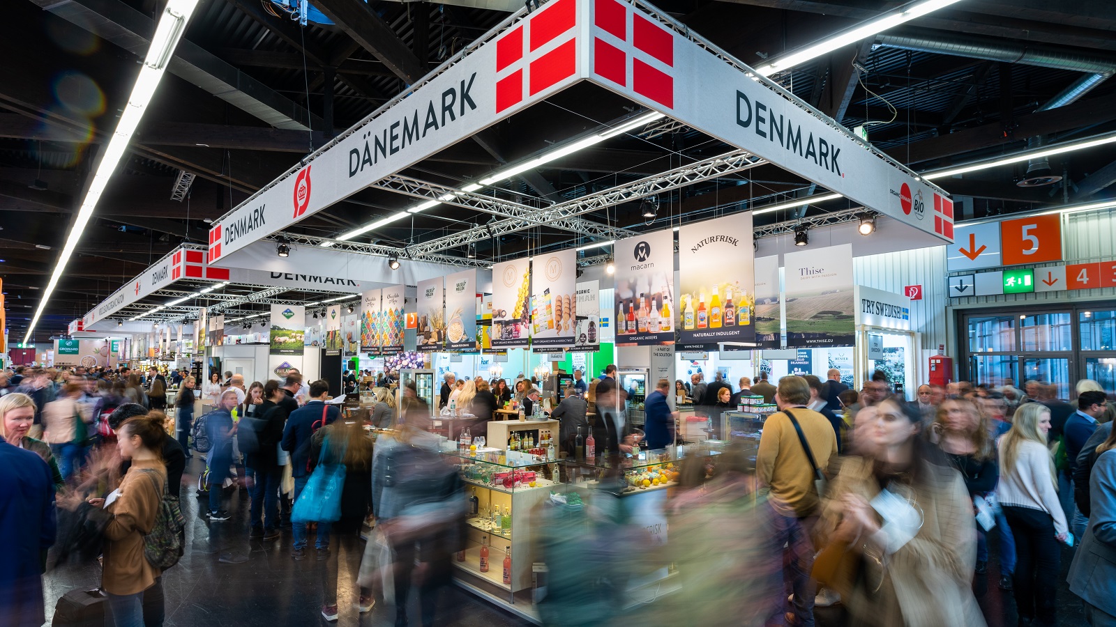Masser af gæster besøger den danske fællesstand på BioFach 2020