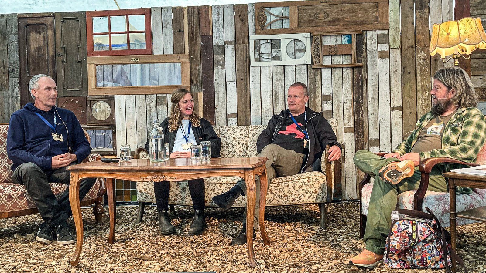 Bent Rasmussen, Sara Overgaard Jensen, Henrik Vejre og Anders Lund Madsen sidder og debatterer til naturmødet 2022